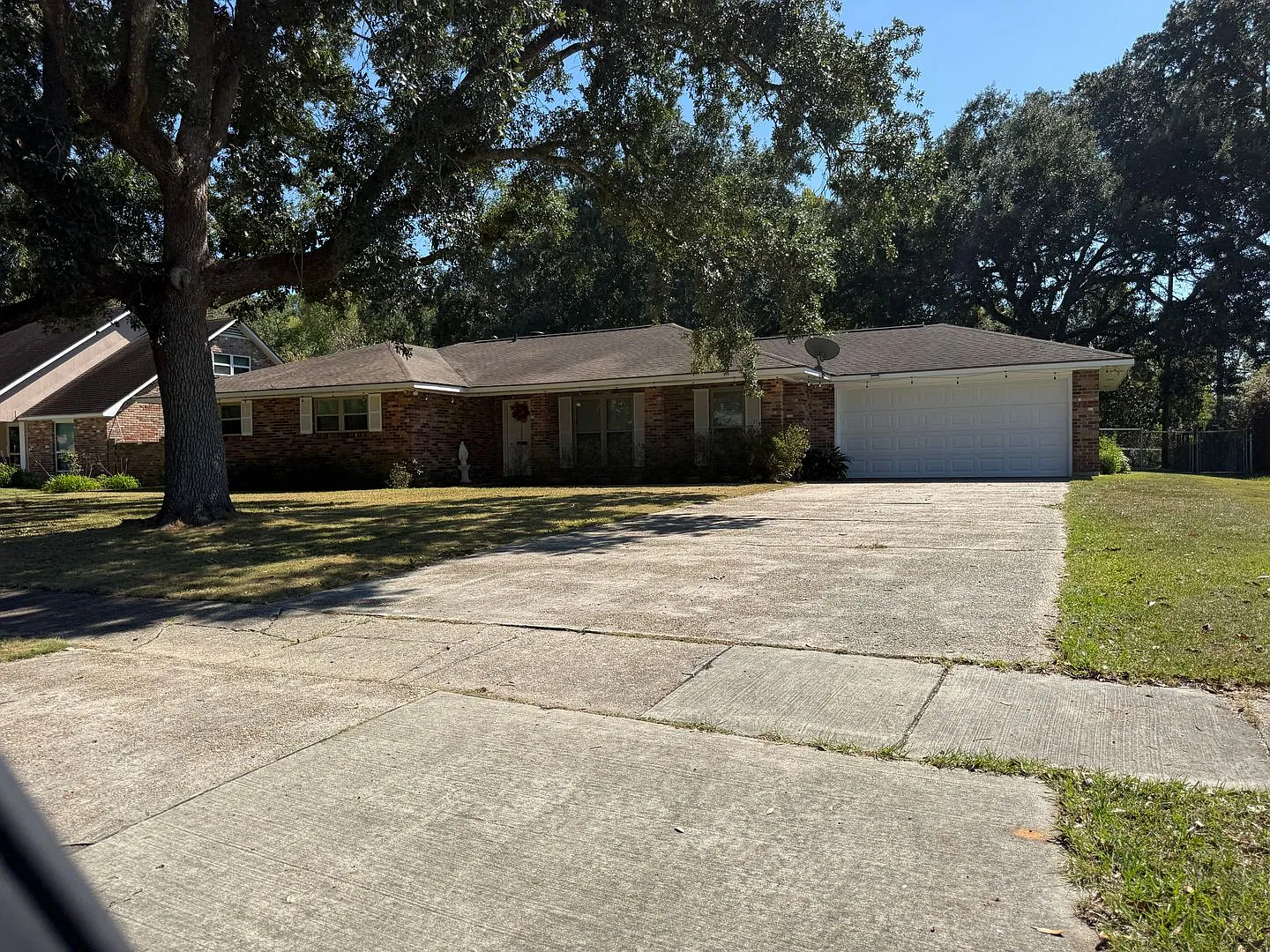 Beautiful 4 Bedroom/2 Bath home in Villa Del Rey Subdivison Ready to Move-in — Photo 2