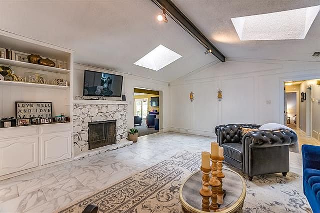 1st image of 311 Naples Dr