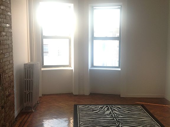 4th image of 856 Willoughby Ave APT 1R