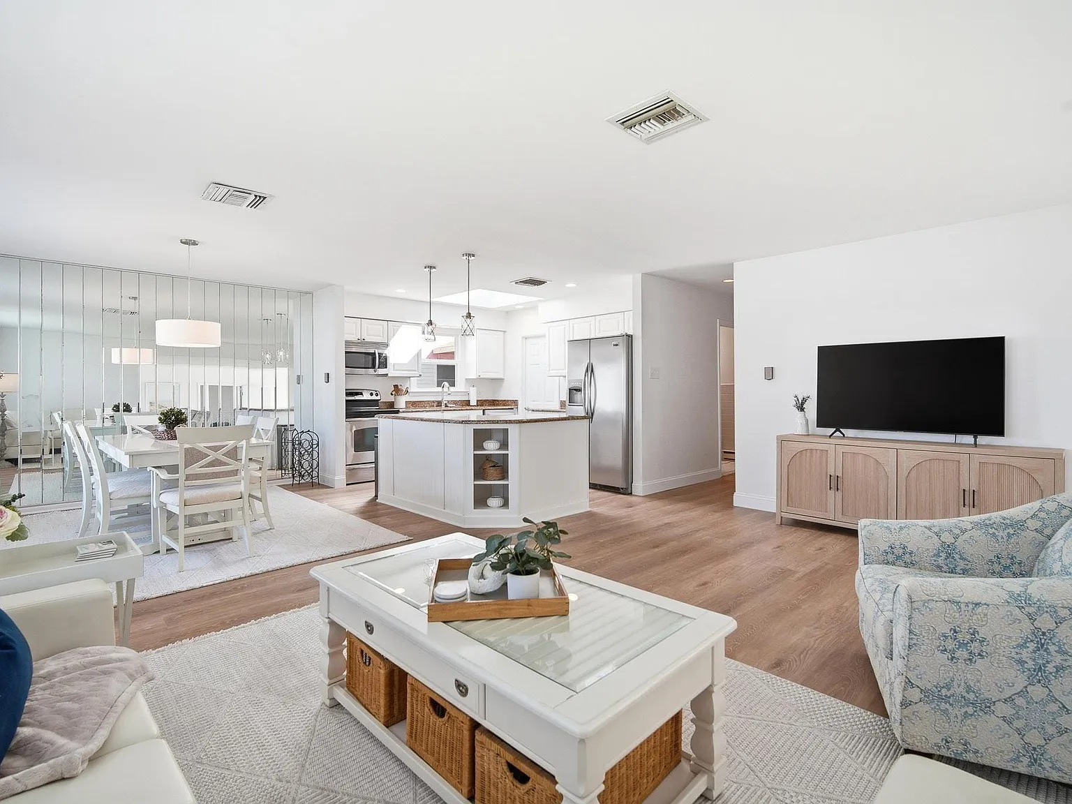4 bed, 2.0 bath, $5,000 — Photo 4