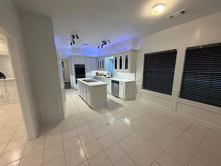 7218 Holder Forest Ct — Photo 11