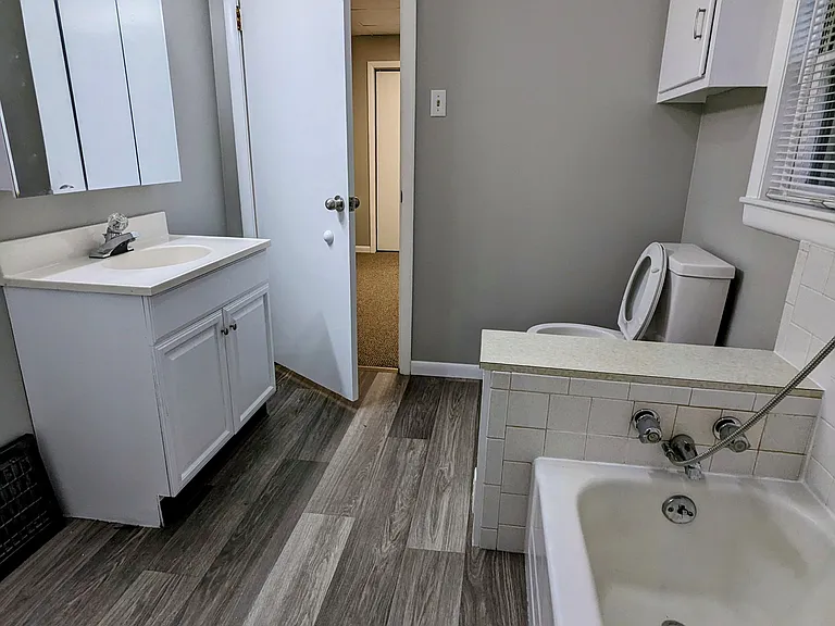1014 Harrison Ave #1L — Photo 11