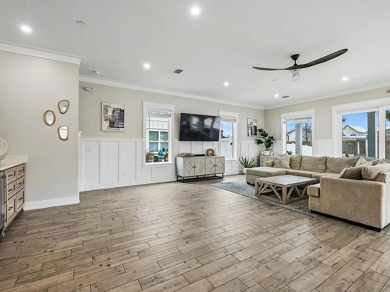 503 Albatross St — Photo 10