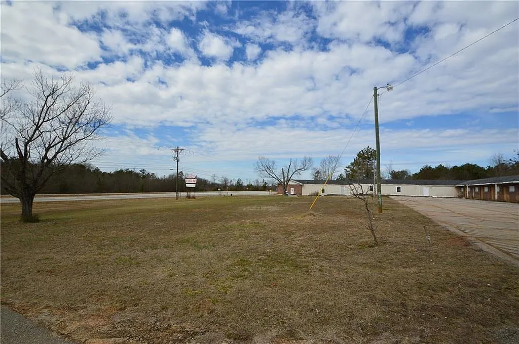 2 bed, 1.0 bath, 1450 sqft, $2,000 — Photo 1