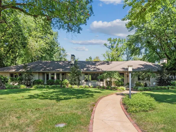 49 Woodcrest Dr, Saint Louis, MO 63124