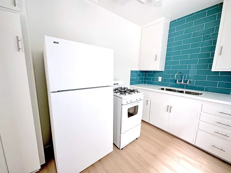 1235 Federal Ave — Photo 9