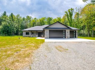 W1441 Rolling Hill Ln, Marinette, WI 54143