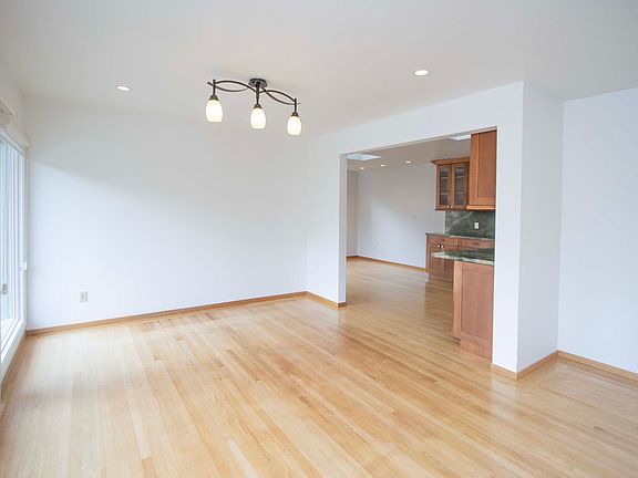 5th image of 8 Azalea Dr