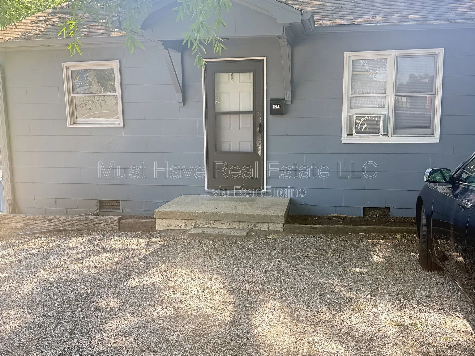 2 bed, 1.0 bath, 748 sqft, $1,000 — Photo 1