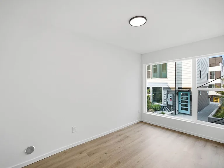 12512 35th Ave NE #F — Photo 11