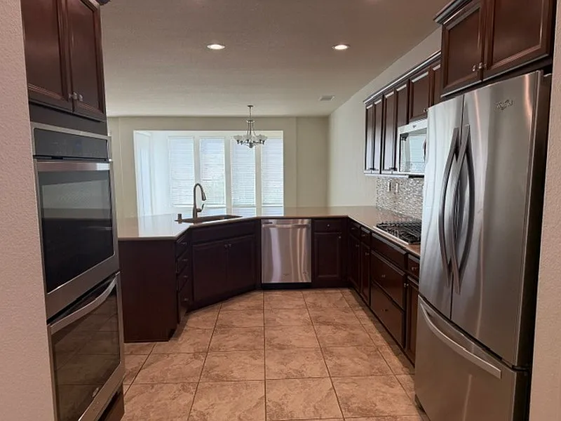 3 bed, 1925 sqft, $2,895 — Photo 3