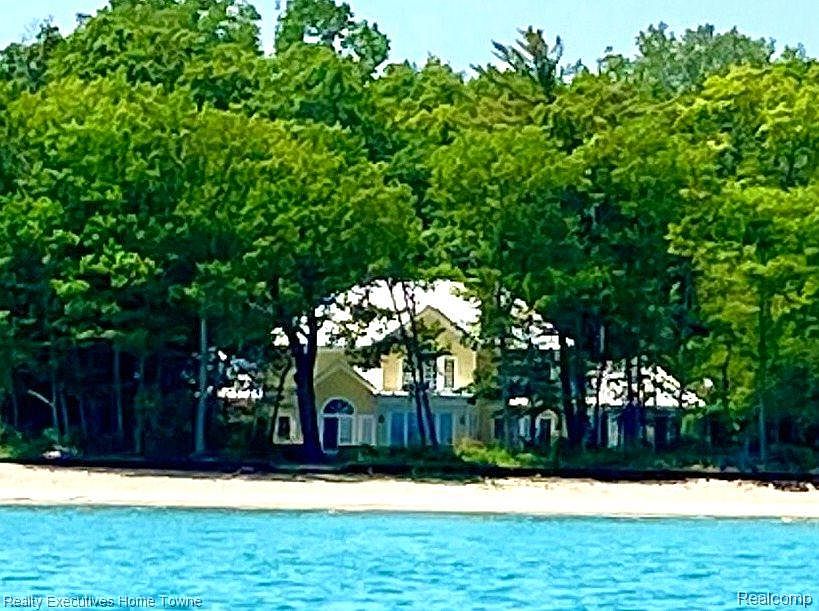 4940 Lakeshore Rd, Fort Gratiot, MI 48059 MLS 20230054402 Zillow