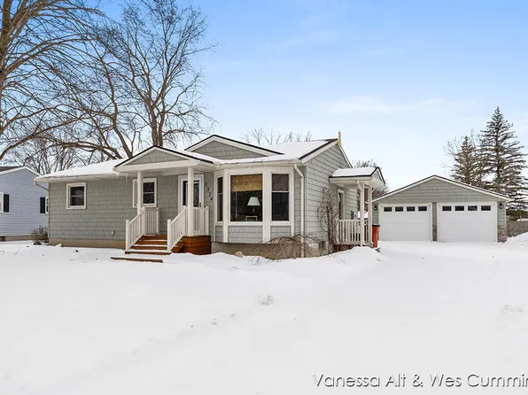 1324 Laurie Gail Dr, Lowell, MI 49331