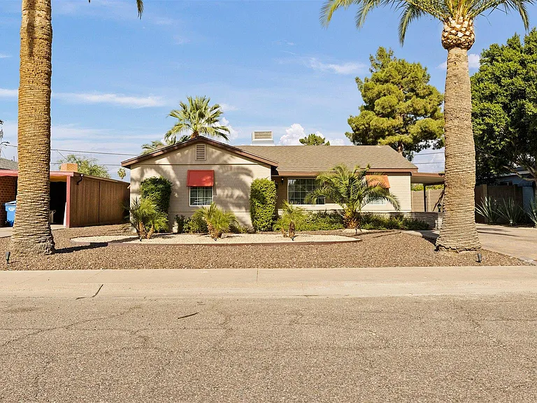1944 W Flower St — Photo 2