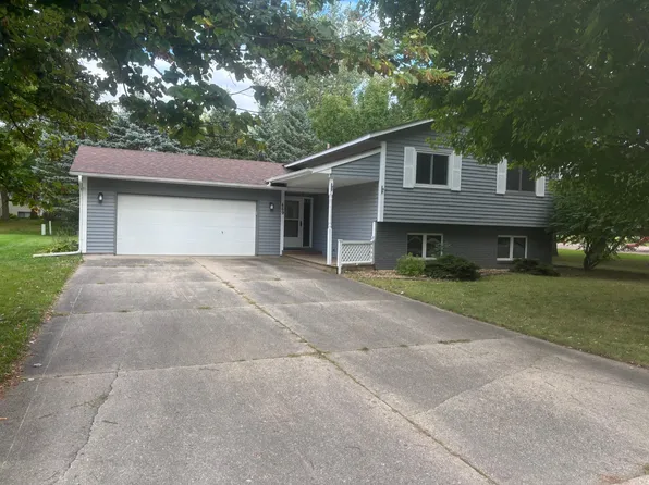 469 Campbell Ln NW, Hutchinson, MN 55350