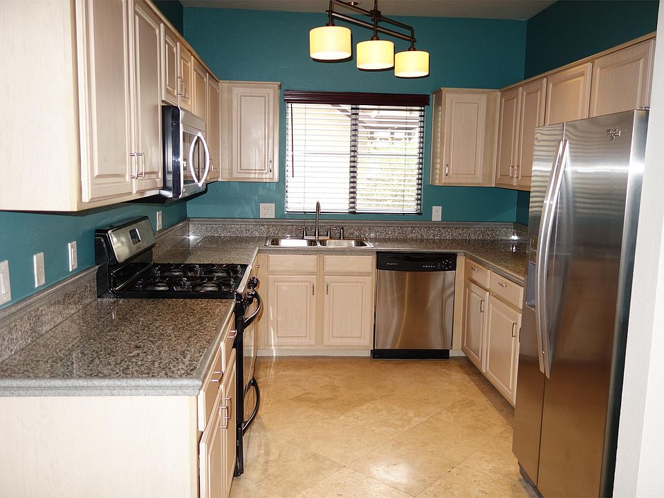 Kitchen (Stainless Steel Appliances, Granite Counter Tops, Gas Stove, Travertine Floors)