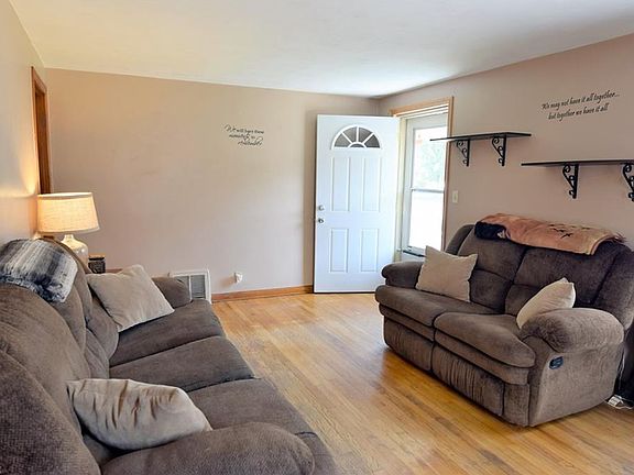 5th image of 758 Meadowbrook Ave SE