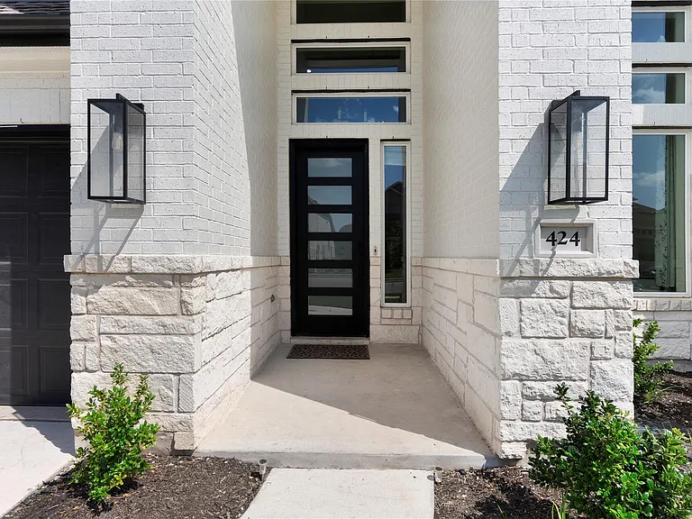 424 Hollister Dr — Photo 3