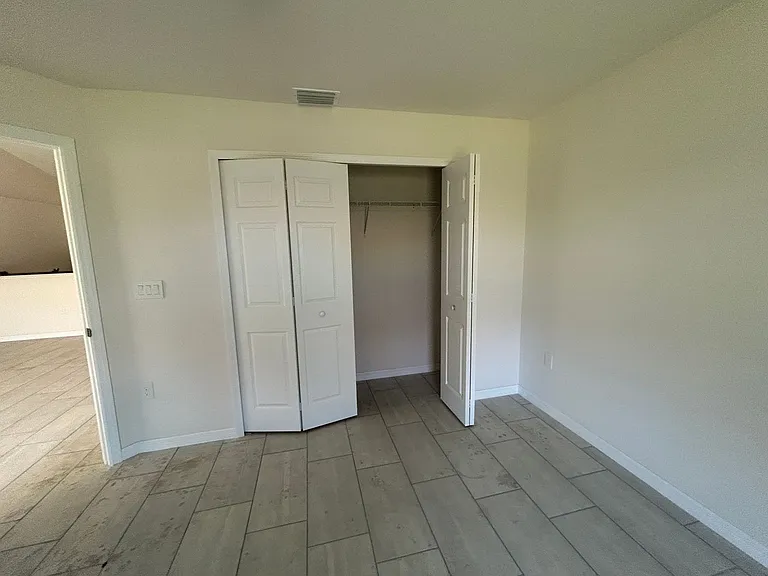 Coming Soon Newer 3/2 Duplex -1 car garage — Photo 15