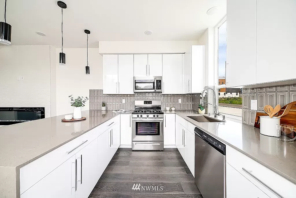 3 bed, 2.5 bath, 1715 sqft, $3,500 — Photo 4