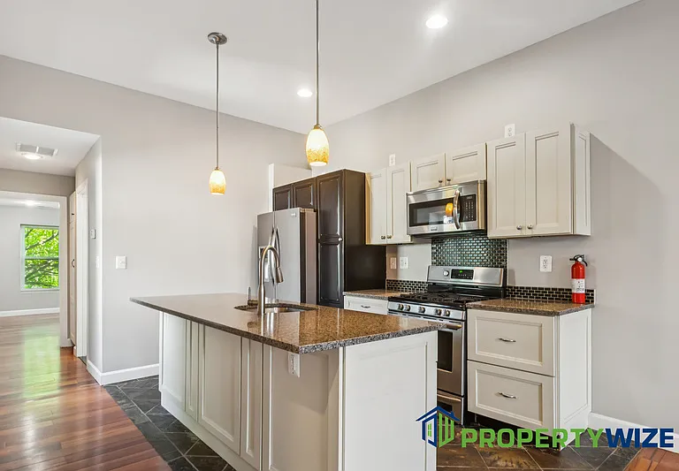 1527 Light St #2 — Photo 2