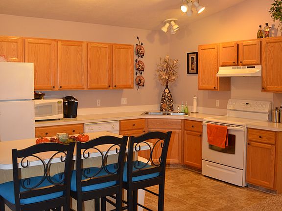 Kitchen (tile floor)