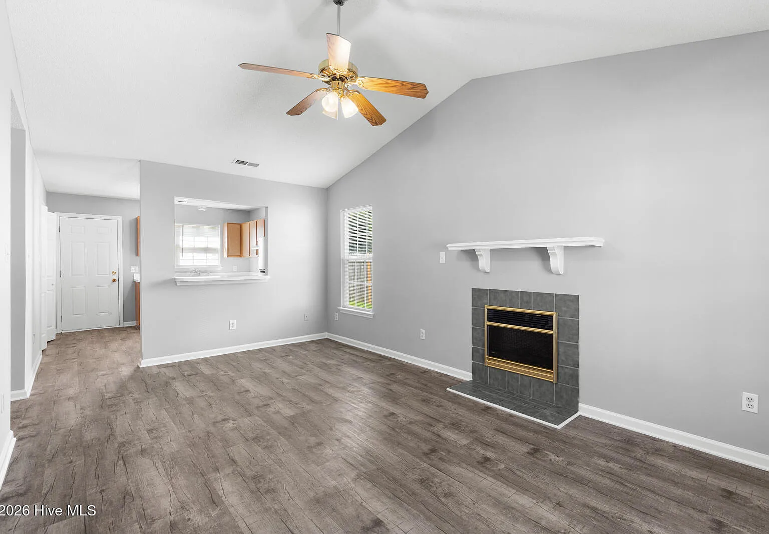 2 bed, 2.0 bath, 882 sqft, $1,200 — Photo 2