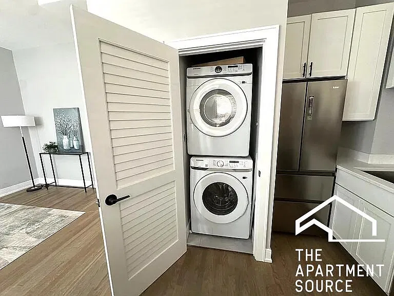 2 bed, 900 sqft, $3,175 — Photo 4