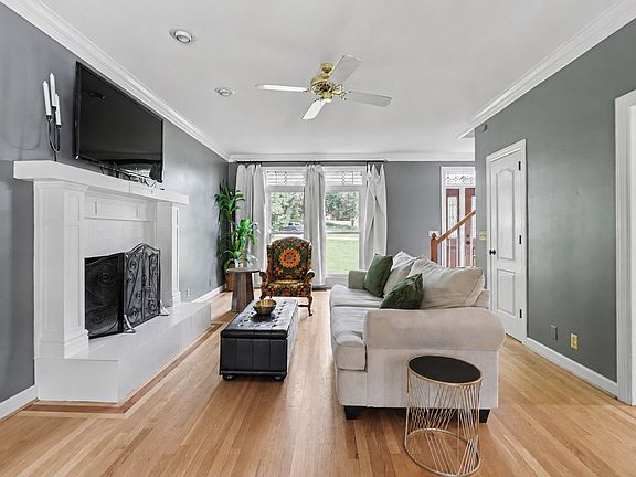 5th image of 1012 Stirlingshire Dr