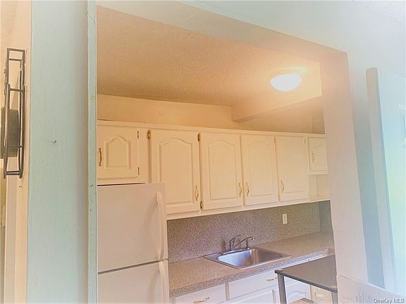 4th image of 9 Wyndover Woods Ln APT 14