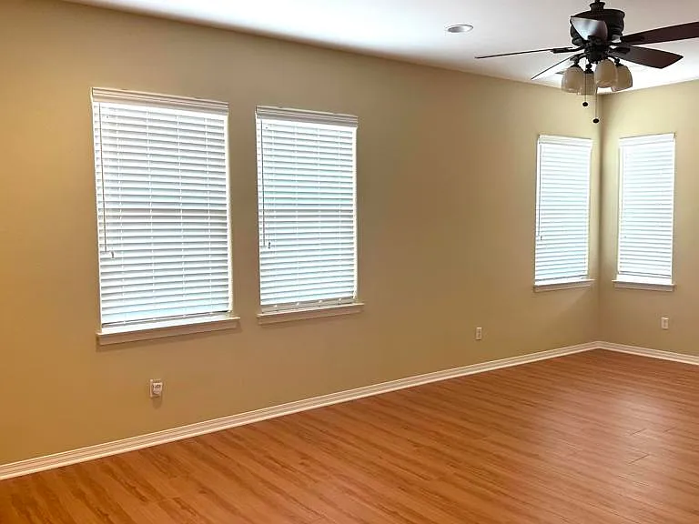 361 Cottages Ct — Photo 14