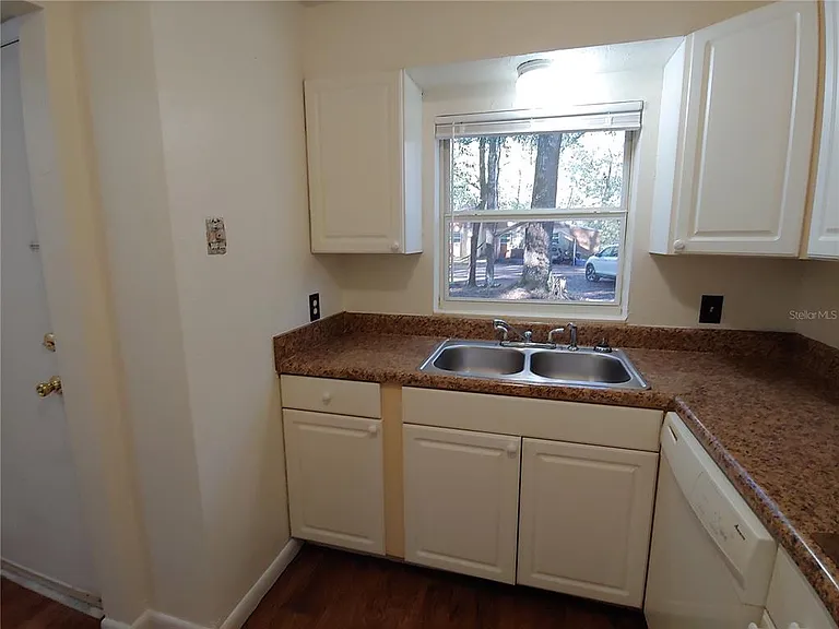 208 NE 7th Pl #A — Photo 9