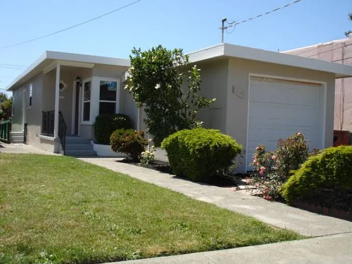 1531 Elm St photo 1