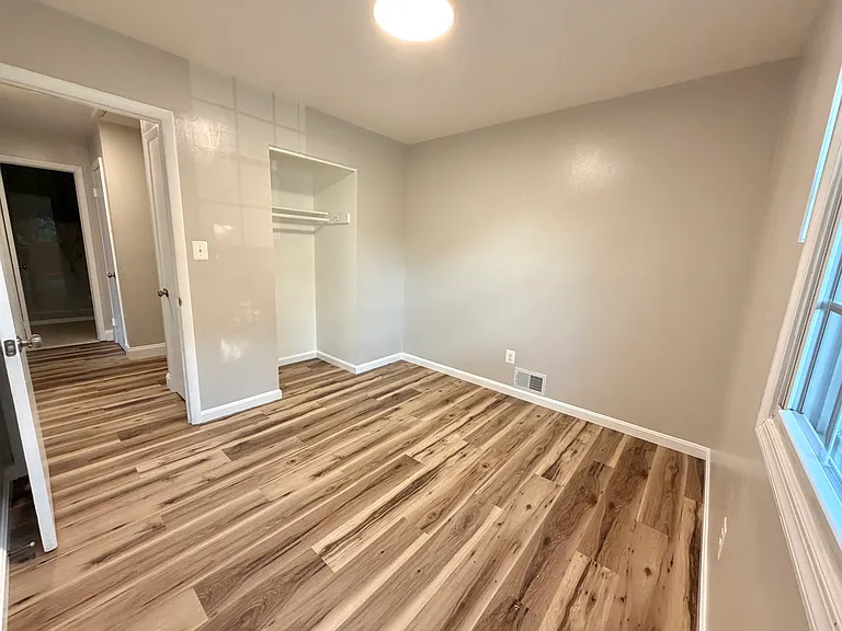 13015 Parkland Dr — Photo 3