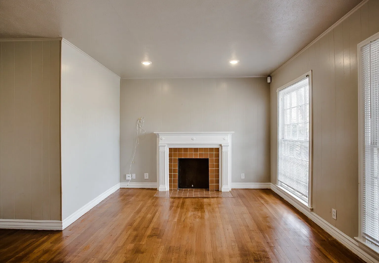 3 bed, 2.0 bath, 1200 sqft, $1,295 — Photo 2