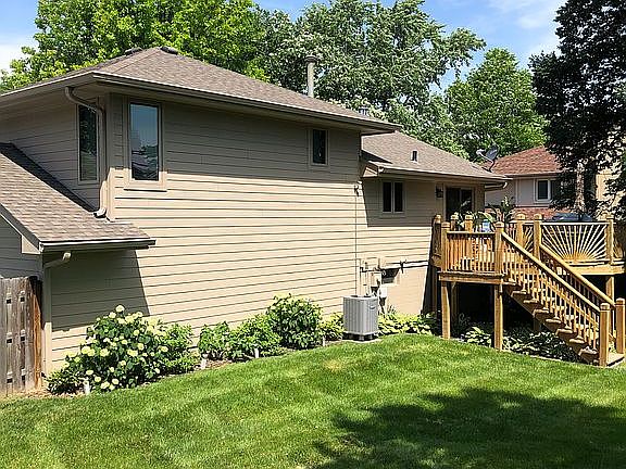 4th image of 2517 S 165th St