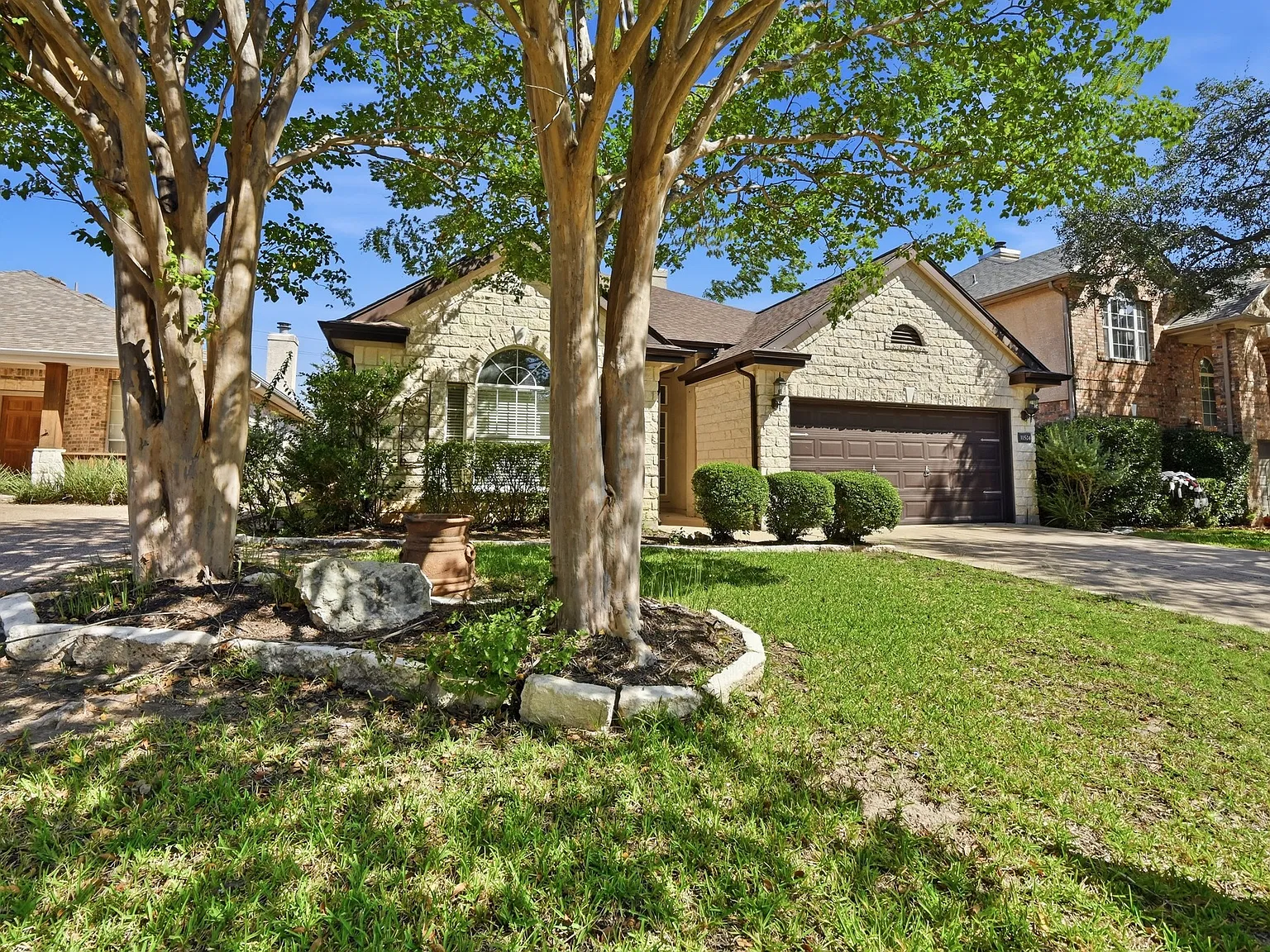 3 bed, 1818 sqft, $3,095 — Photo 3