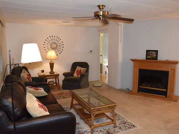 2nd image of 9 Green Haven Ln E