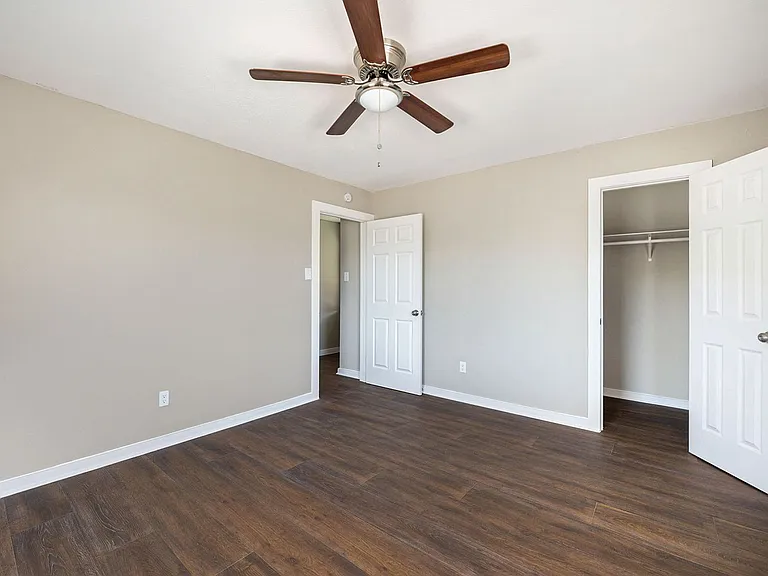 517 Center St — Photo 14