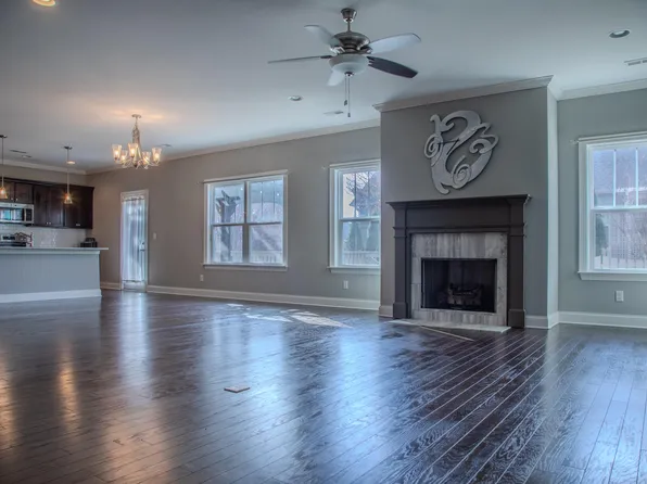 565 Lakeshore Cove Dr, Fort Oglethorpe, GA 30742