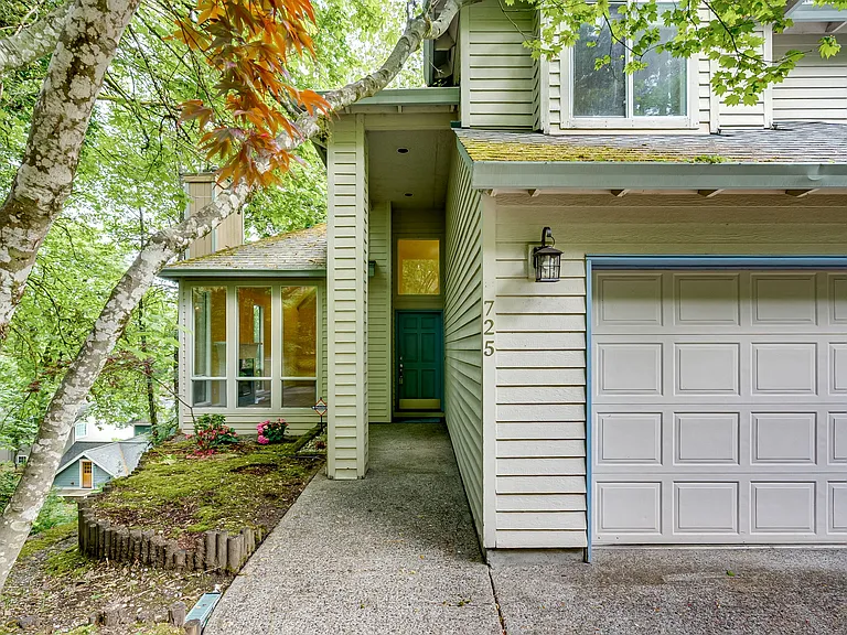 725 Ash St — Photo 3