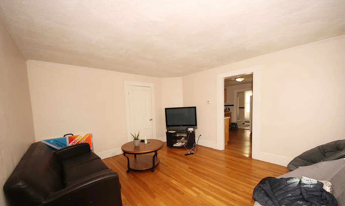 Building Photo - 62 Bedford St #2