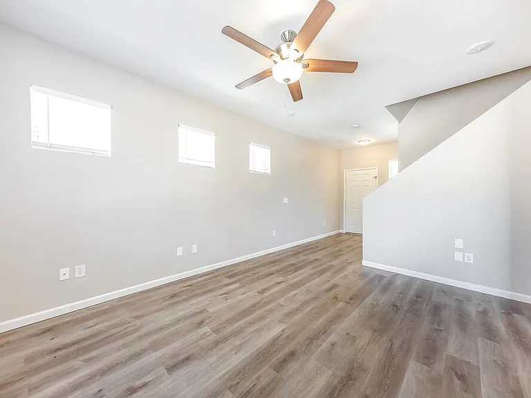 1306 S 119th Dr — Photo 6