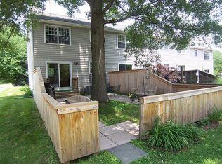 4 Eaton Ct, Hopewell, NJ 08525