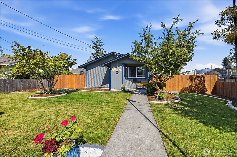 3rd image of 209 16th St SW