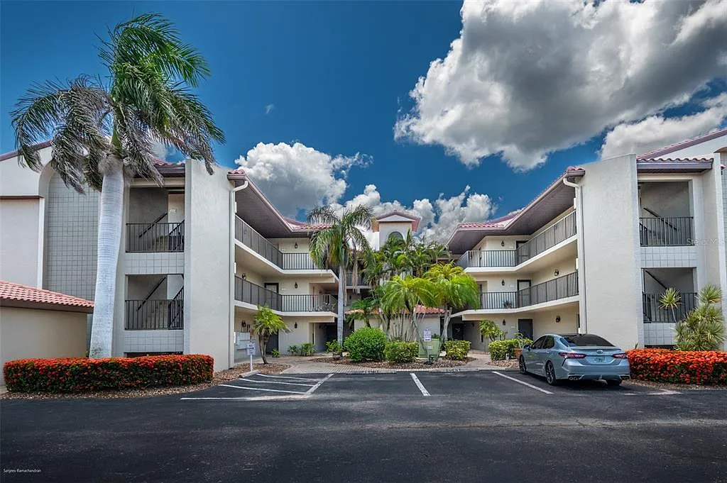 2 bed, 2.0 bath, 1168 sqft, $4,000 — Photo 1