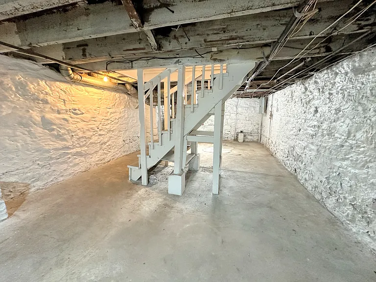 209 Mary St — Photo 27