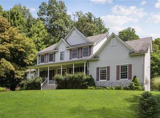 8 Laura Ln, Hopewell Junction, NY 12533