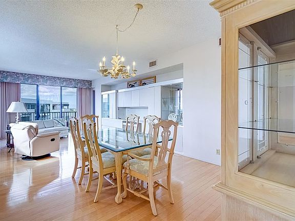 4th image of 8 Belleview Blvd APT 803