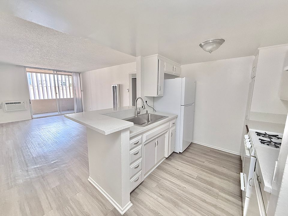 1st image of 7445 Vineland Ave APT 10